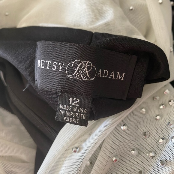 NWT Betsy Adam Gown w/ White Drape Neck & Beading - Picture 6 of 9